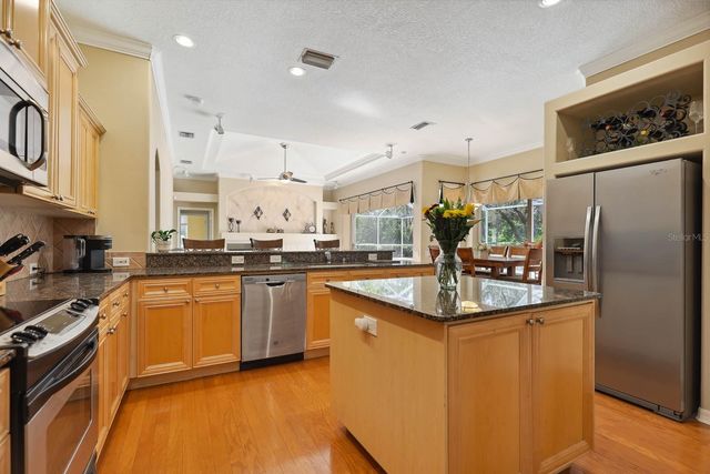 6109 KINGBIRD MANOR DRIVE, Lithia, FL 33547