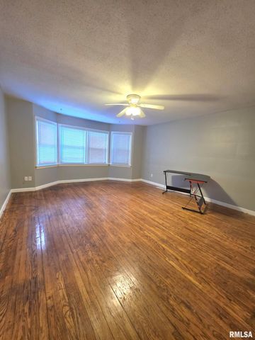 436 E HICKORY Grove, Quincy, IL 62305