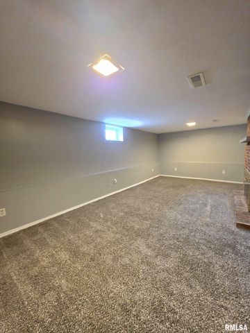 436 E HICKORY Grove, Quincy, IL 62305