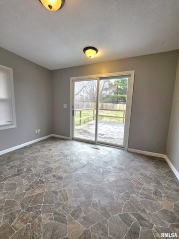 436 E HICKORY Grove, Quincy, IL 62305