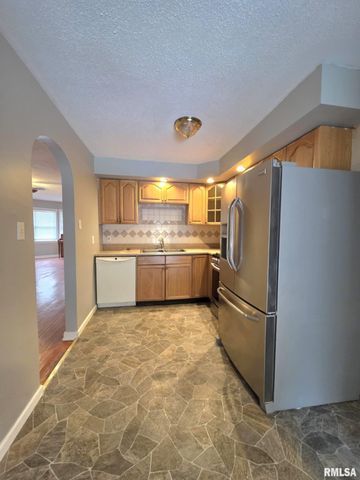 436 E HICKORY Grove, Quincy, IL 62305