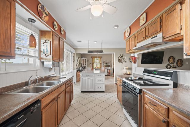 4911 Brister Parkway, Rosharon, TX 77583