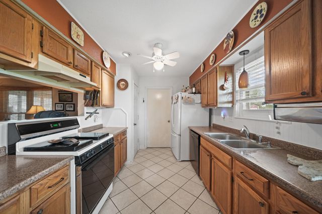 4911 Brister Parkway, Rosharon, TX 77583