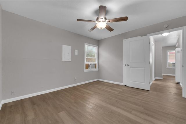 5528 Rickenbacker Place, Fort Worth, TX 76112