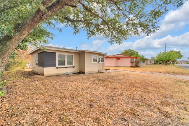 5528 Rickenbacker Place, Fort Worth, TX 76112