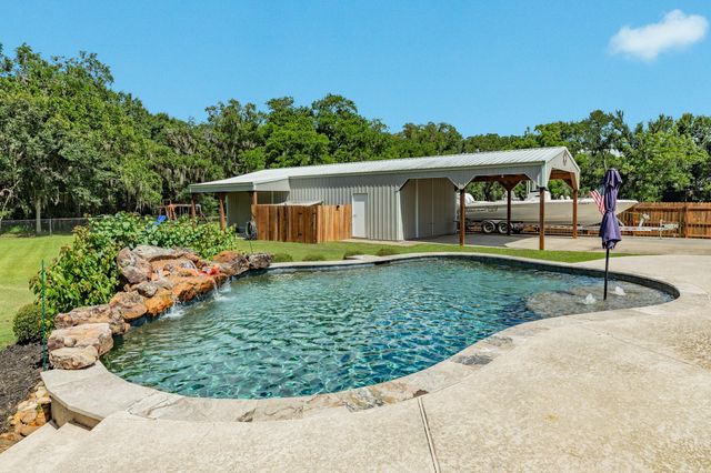 1208 Bronco Trail, Angleton, TX 77515