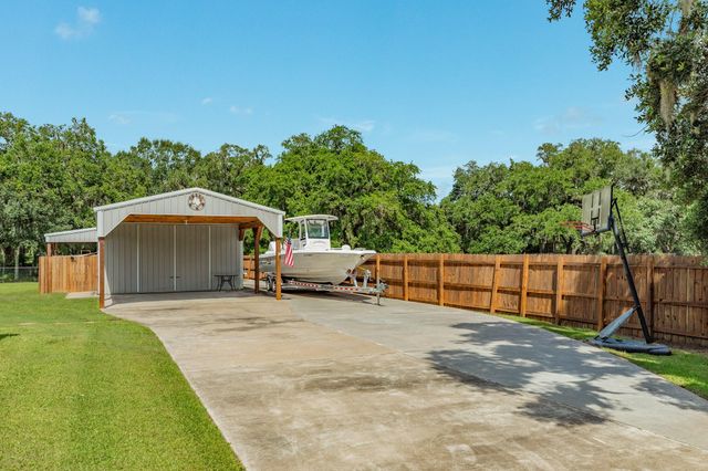 1208 Bronco Trail, Angleton, TX 77515
