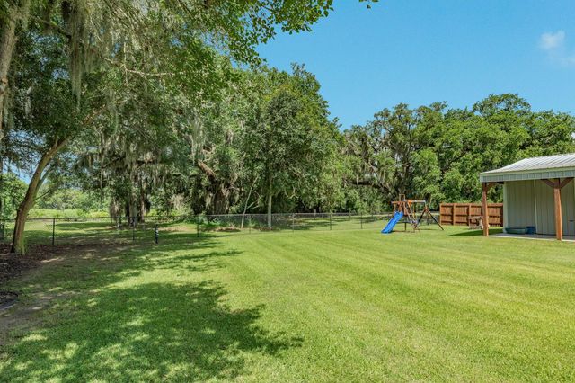 1208 Bronco Trail, Angleton, TX 77515
