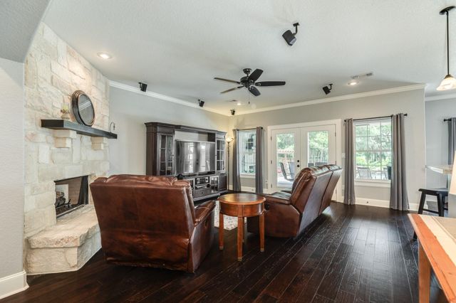 1208 Bronco Trail, Angleton, TX 77515