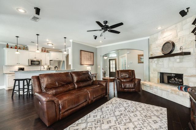 1208 Bronco Trail, Angleton, TX 77515