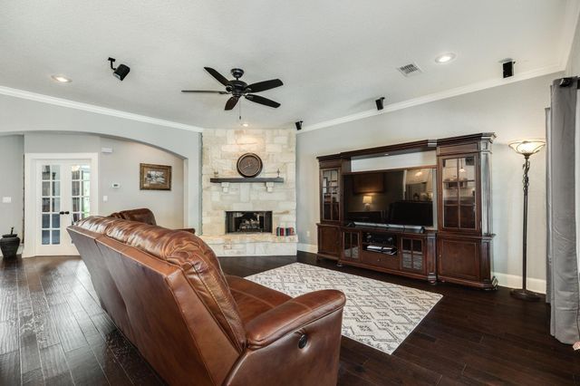 1208 Bronco Trail, Angleton, TX 77515