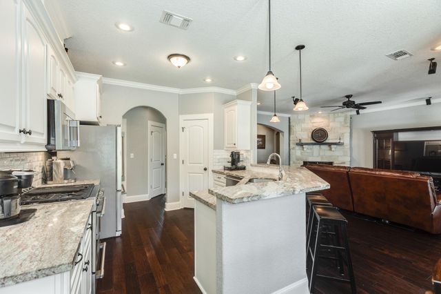 1208 Bronco Trail, Angleton, TX 77515
