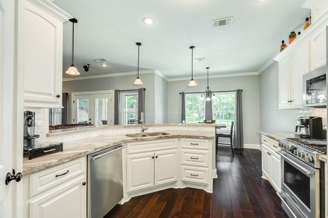 1208 Bronco Trail, Angleton, TX 77515