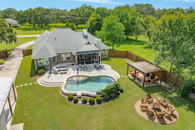 1208 Bronco Trail, Angleton, TX 77515
