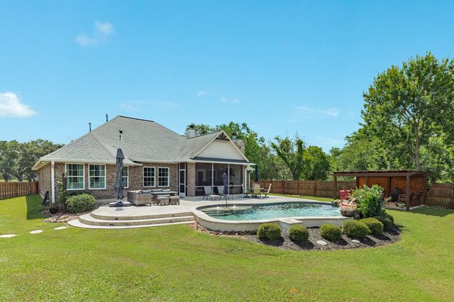 1208 Bronco Trail, Angleton, TX 77515