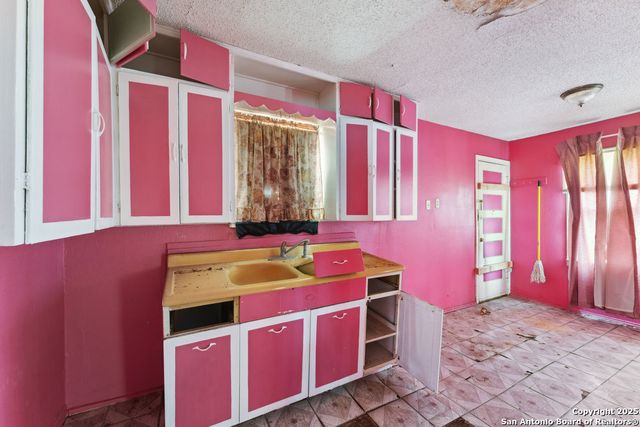 1932 E HIGHLAND BLVD, San Antonio, TX 78210