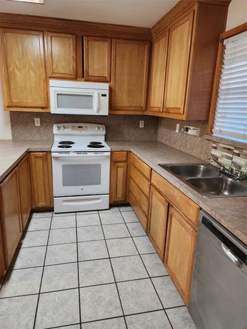 326 N Scullin Avenue, Denison, TX 75020
