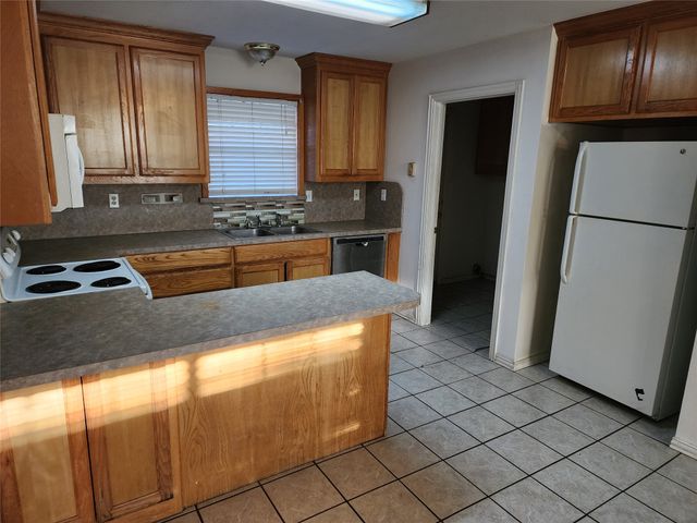 326 N Scullin Avenue, Denison, TX 75020