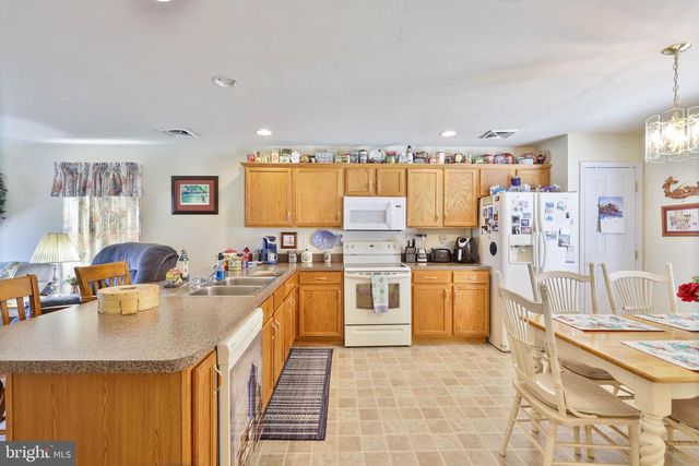 21 LANTERN LN, Shippensburg, PA 17257