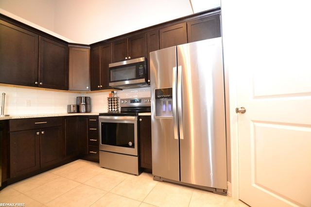 5656 Flagstaff Pines Drive 408, Shelby, MI 48317