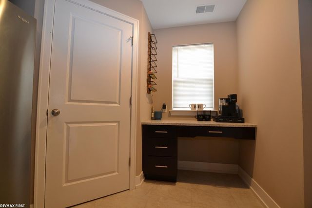 5656 Flagstaff Pines Drive 408, Shelby, MI 48317