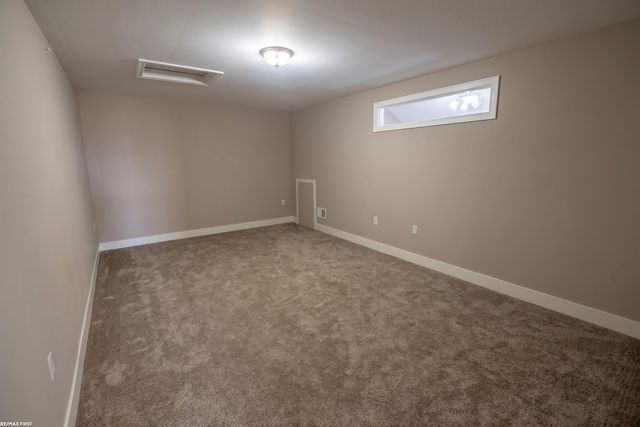 5656 Flagstaff Pines Drive 408, Shelby, MI 48317