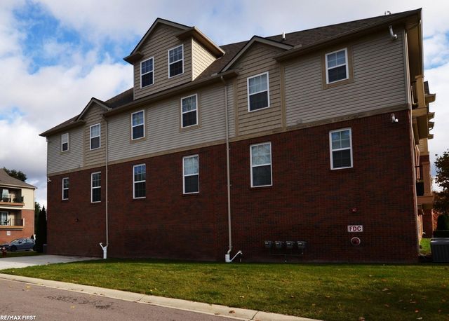 5656 Flagstaff Pines Drive 408, Shelby, MI 48317