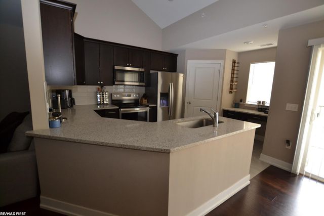 5656 Flagstaff Pines Drive 408, Shelby, MI 48317
