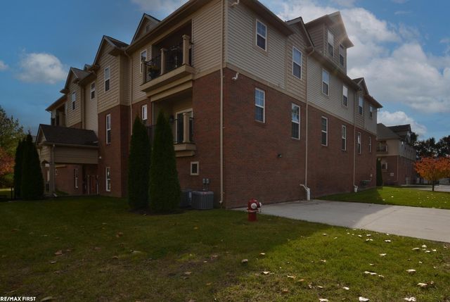 5656 Flagstaff Pines Drive 408, Shelby, MI 48317
