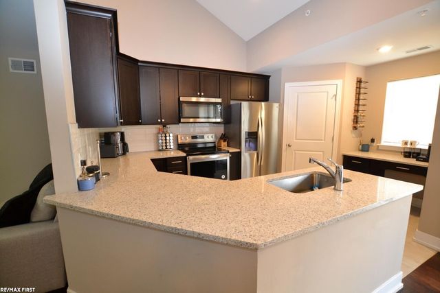 5656 Flagstaff Pines Drive 408, Shelby, MI 48317