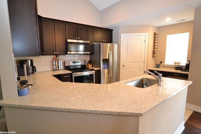 5656 Flagstaff Pines Drive 408, Shelby, MI 48317