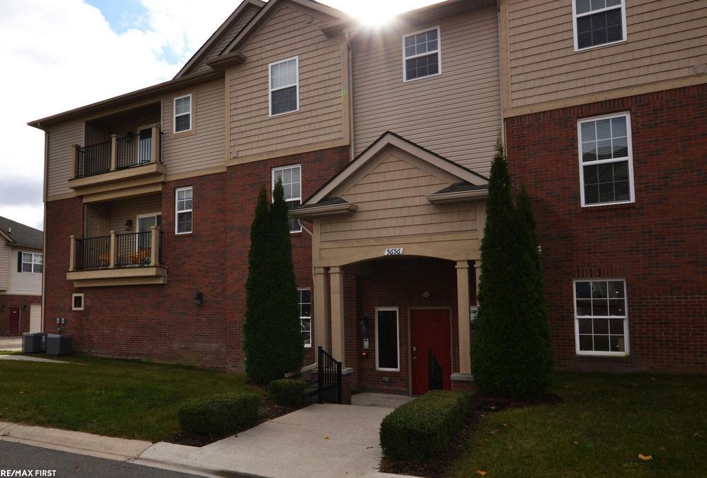 5656 Flagstaff Pines Drive 408, Shelby, MI 48317