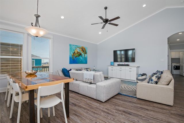 2565 Palm Drive, Crystal Beach, TX 77650
