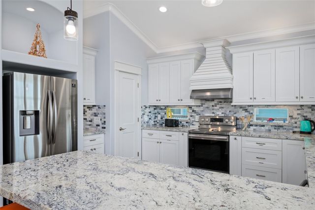 2565 Palm Drive, Crystal Beach, TX 77650