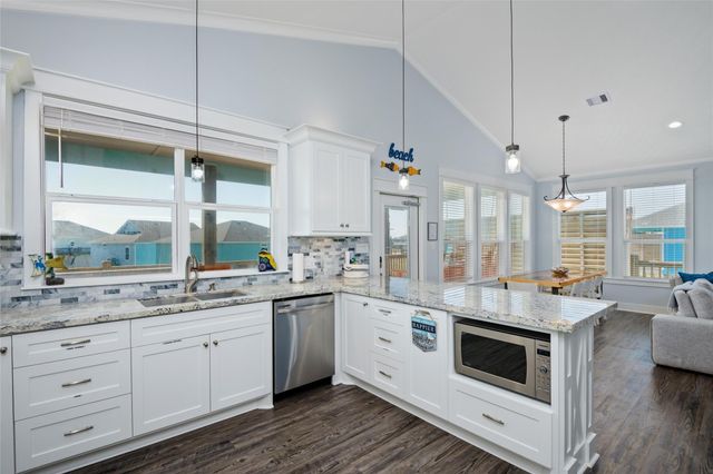 2565 Palm Drive, Crystal Beach, TX 77650