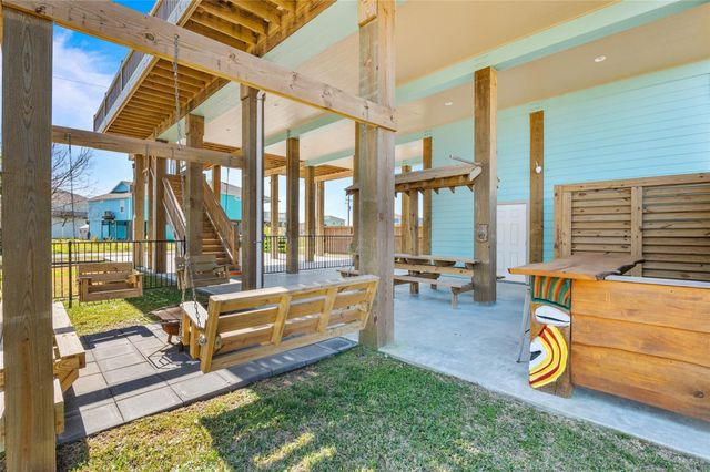 2565 Palm Drive, Crystal Beach, TX 77650