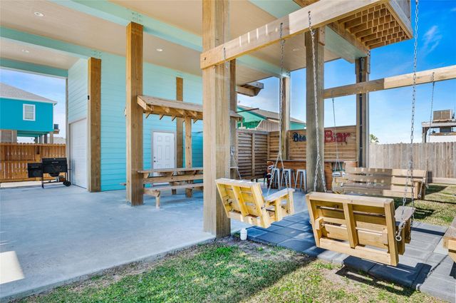 2565 Palm Drive, Crystal Beach, TX 77650