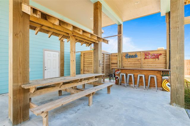 2565 Palm Drive, Crystal Beach, TX 77650