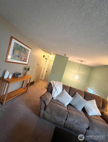 7825 Husky Way SE, Olympia, WA 98503