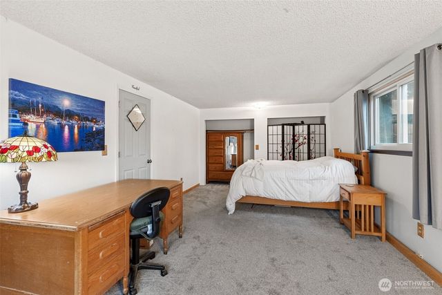 7825 Husky Way SE, Olympia, WA 98503