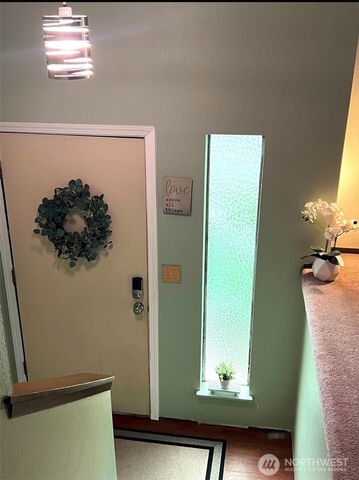 7825 Husky Way SE, Olympia, WA 98503