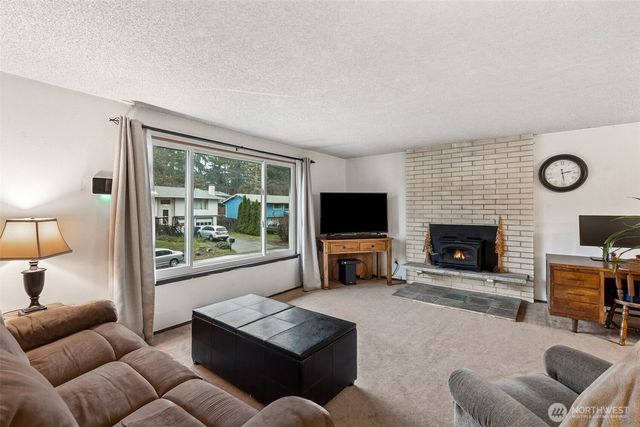 7825 Husky Way SE, Olympia, WA 98503