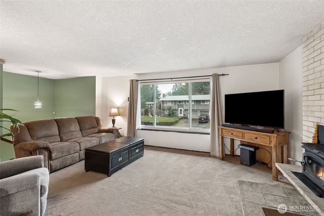 7825 Husky Way SE, Olympia, WA 98503