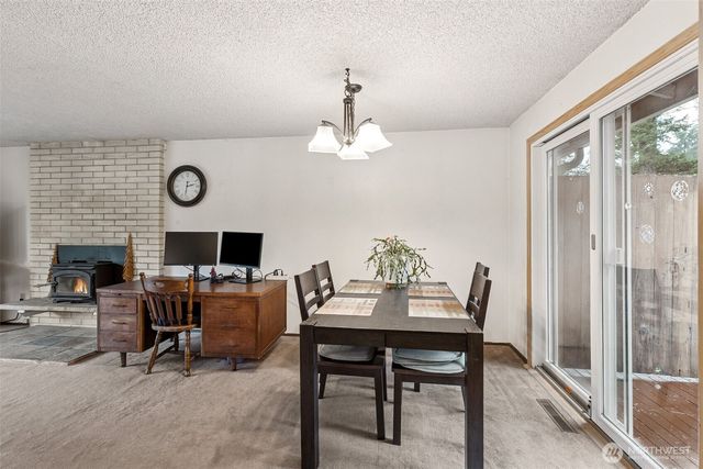 7825 Husky Way SE, Olympia, WA 98503