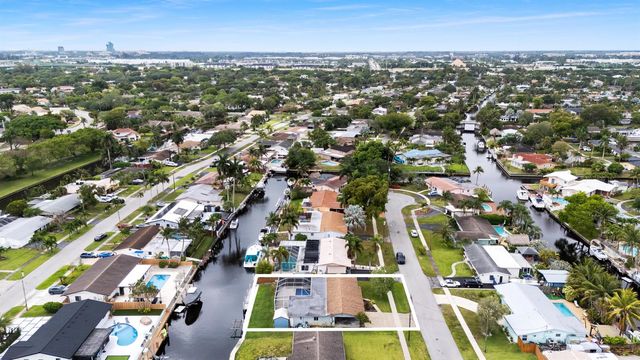 1340 SW 56th Avenue, Plantation, FL 33317