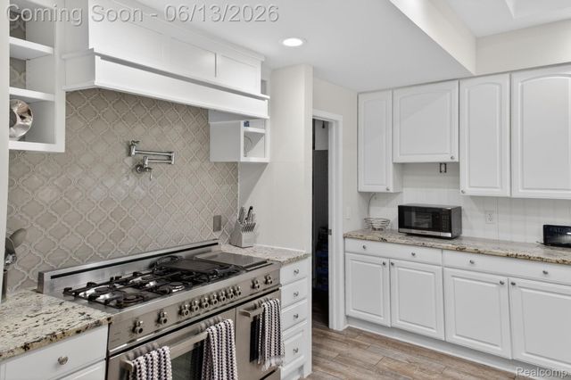 9961 Cross Creek Drive, Green Oak Township, MI 48178