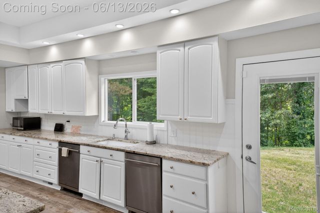 9961 Cross Creek Drive, Green Oak Township, MI 48178