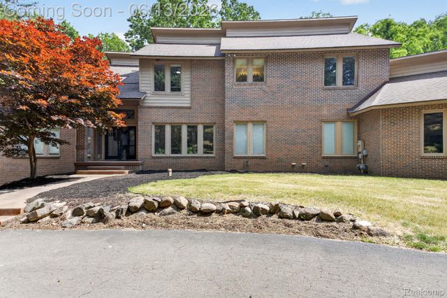 9961 Cross Creek Drive, Green Oak Township, MI 48178