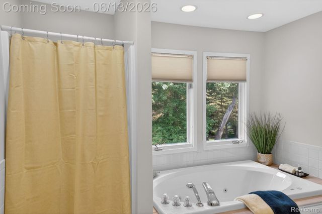9961 Cross Creek Drive, Green Oak Township, MI 48178