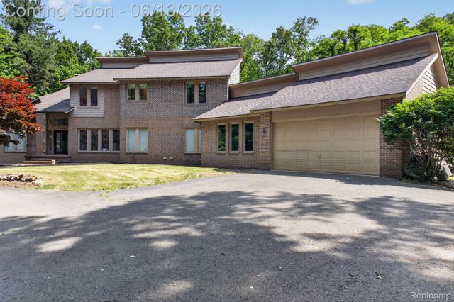 9961 Cross Creek Drive, Green Oak Township, MI 48178